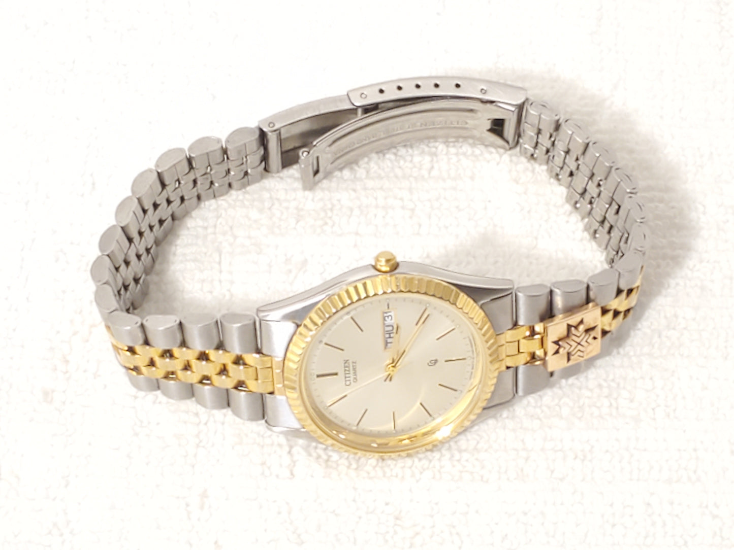 Vintage Citizen CQ Men's Day Date Presidential Watch Gold Tone Stainless Steel