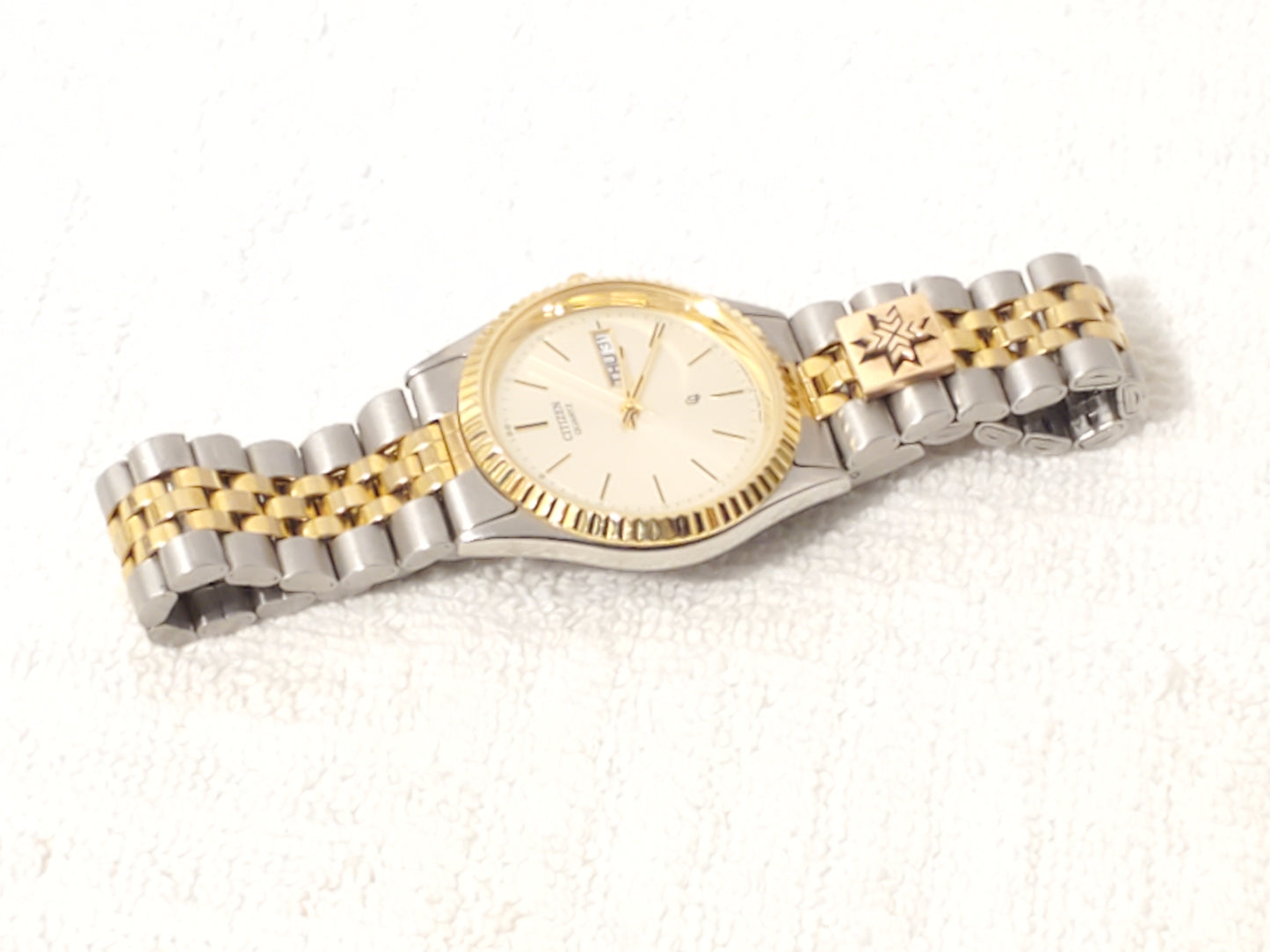 Vintage Citizen CQ Men's Day Date Presidential Watch Gold Tone Stainless Steel