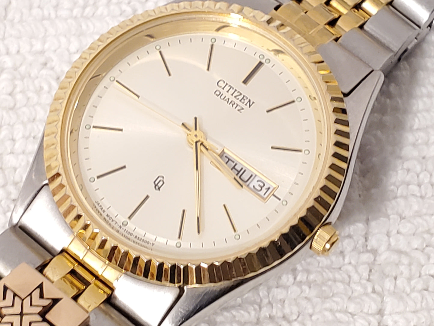 Vintage Citizen CQ Men's Day Date Presidential Watch Gold Tone Stainless Steel
