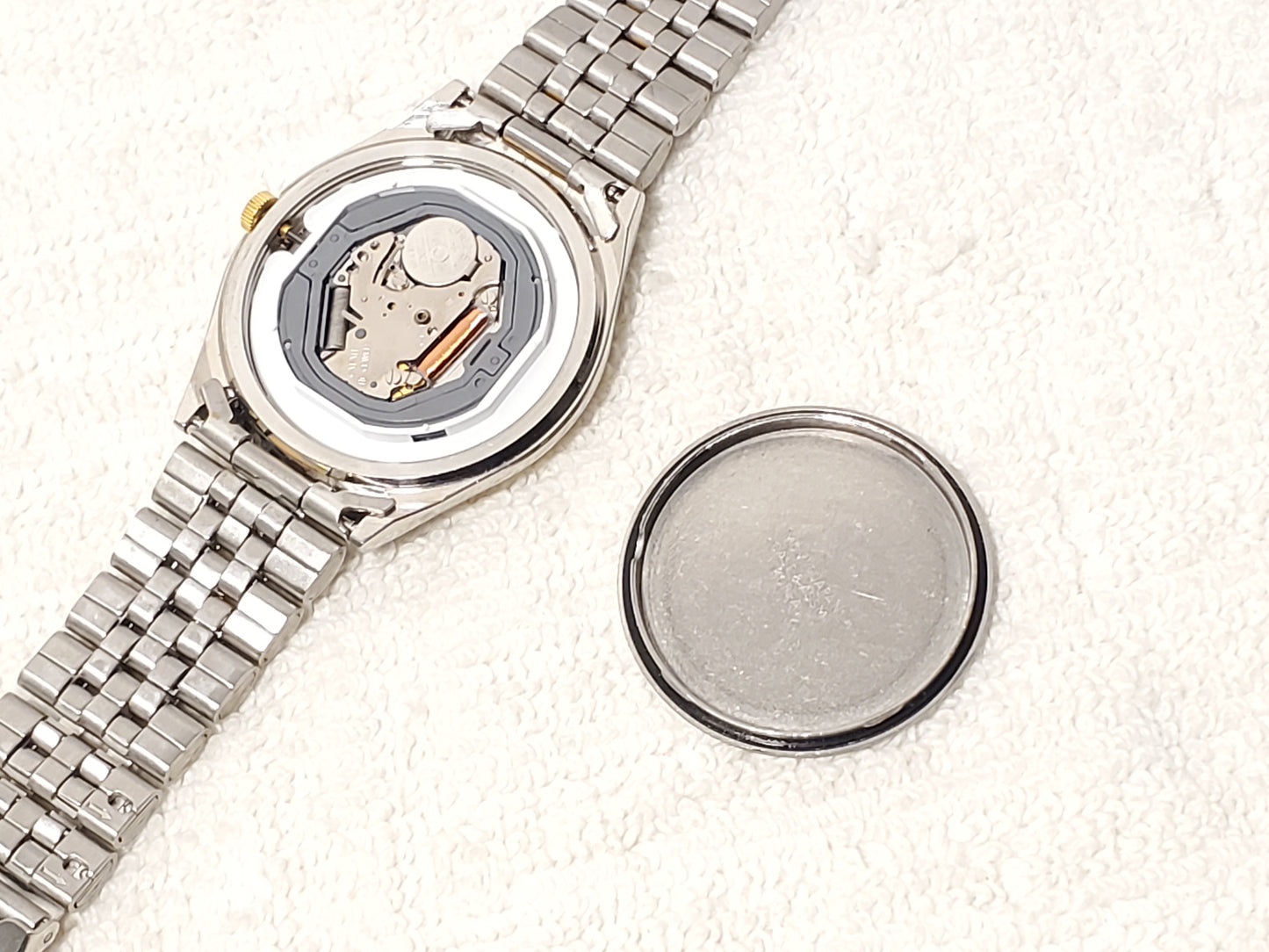 Vintage Citizen CQ Men’s Gray Dial Day Date Gold Tone Stainless Steel Watch