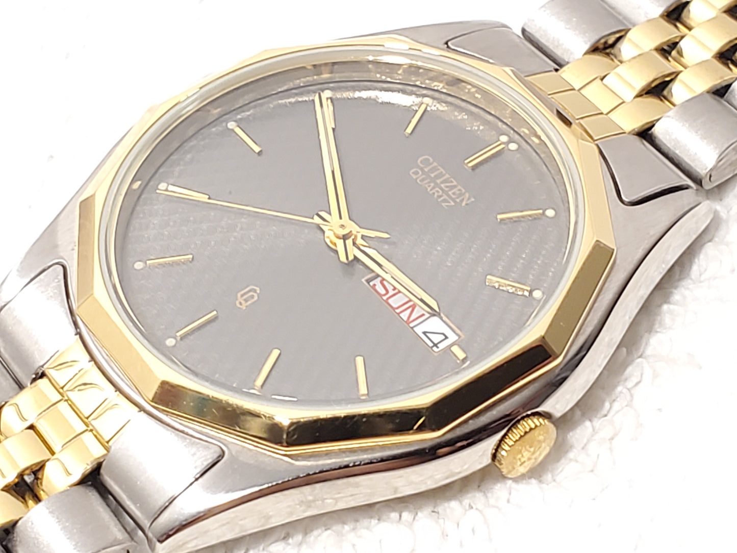 Vintage Citizen CQ Men’s Gray Dial Day Date Gold Tone Stainless Steel Watch
