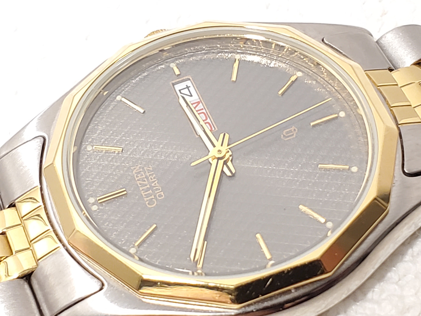 Vintage Citizen CQ Men’s Gray Dial Day Date Gold Tone Stainless Steel Watch