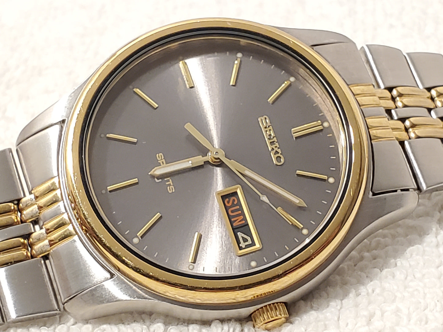 Vintage Seiko Men's Day Date Sports Watch Gold Tone Stainless Steel One Jewel