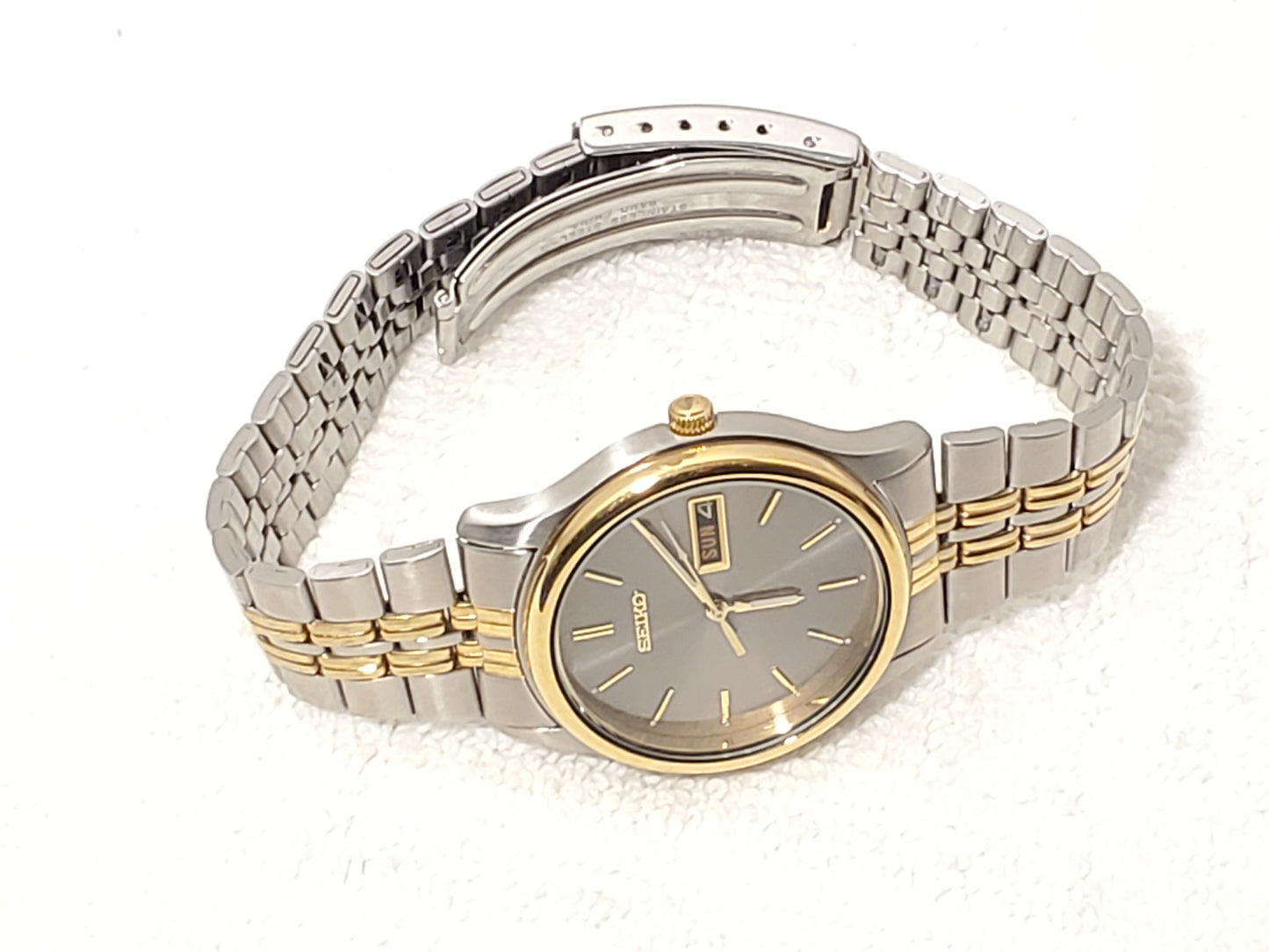 Vintage Seiko Men's Day Date Sports Watch Gold Tone Stainless Steel One Jewel