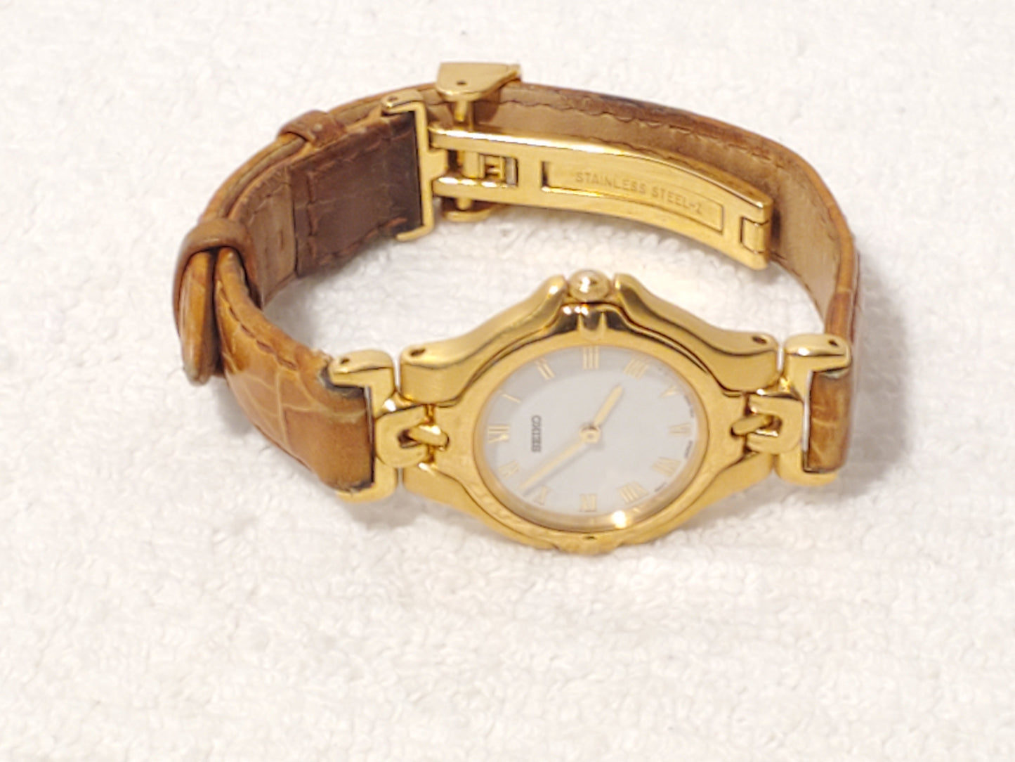 Vintage Seiko Women's Gold Plated Watch White Dial Roman Numerals Leather Strap