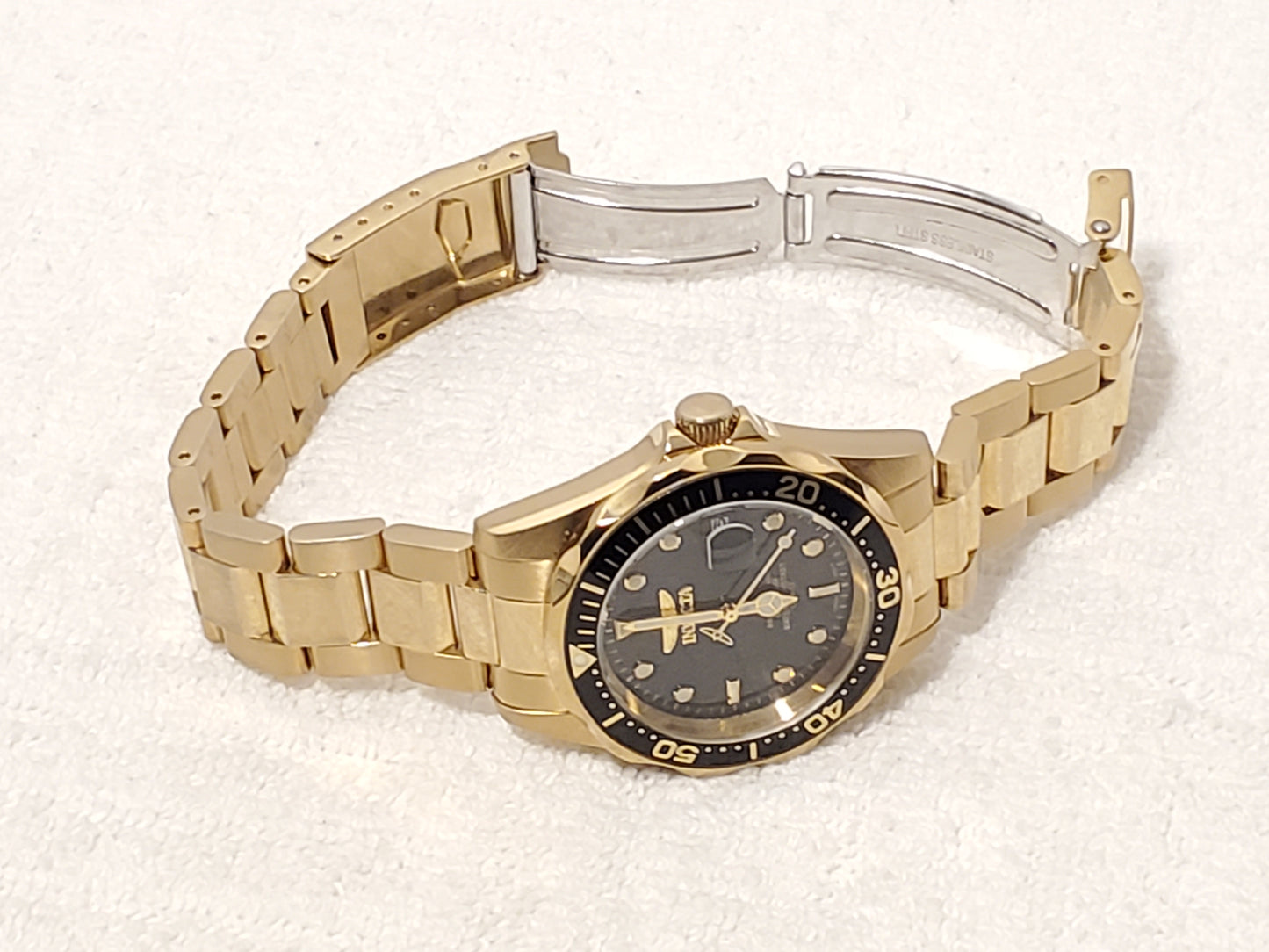 Invicta Men's Date Black Dial  Gold Plated Watch Stainless Steel WR 200 Meters