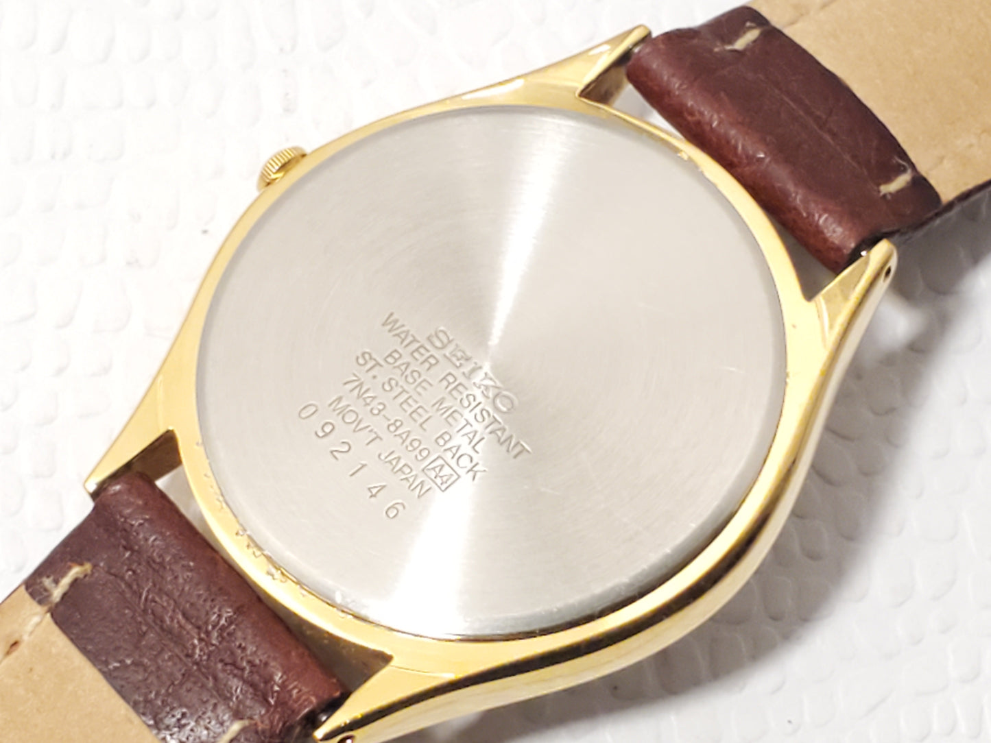 Vintage Seiko Men's White Dial Gold Tone Day Date Watch Roman Numerals One Jewel