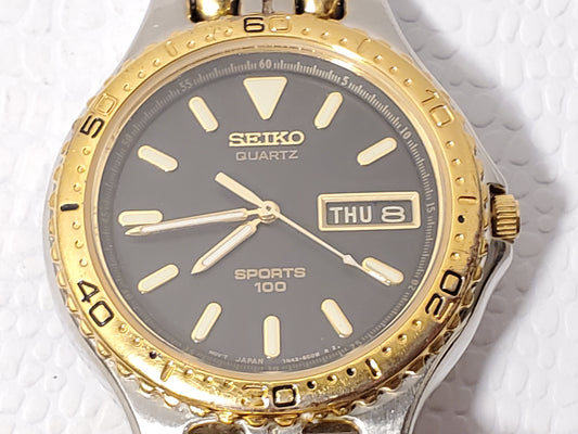 Vintage Seiko Men's Day Date Quartz Watch Black Dial Gold Tone Stainless Steel