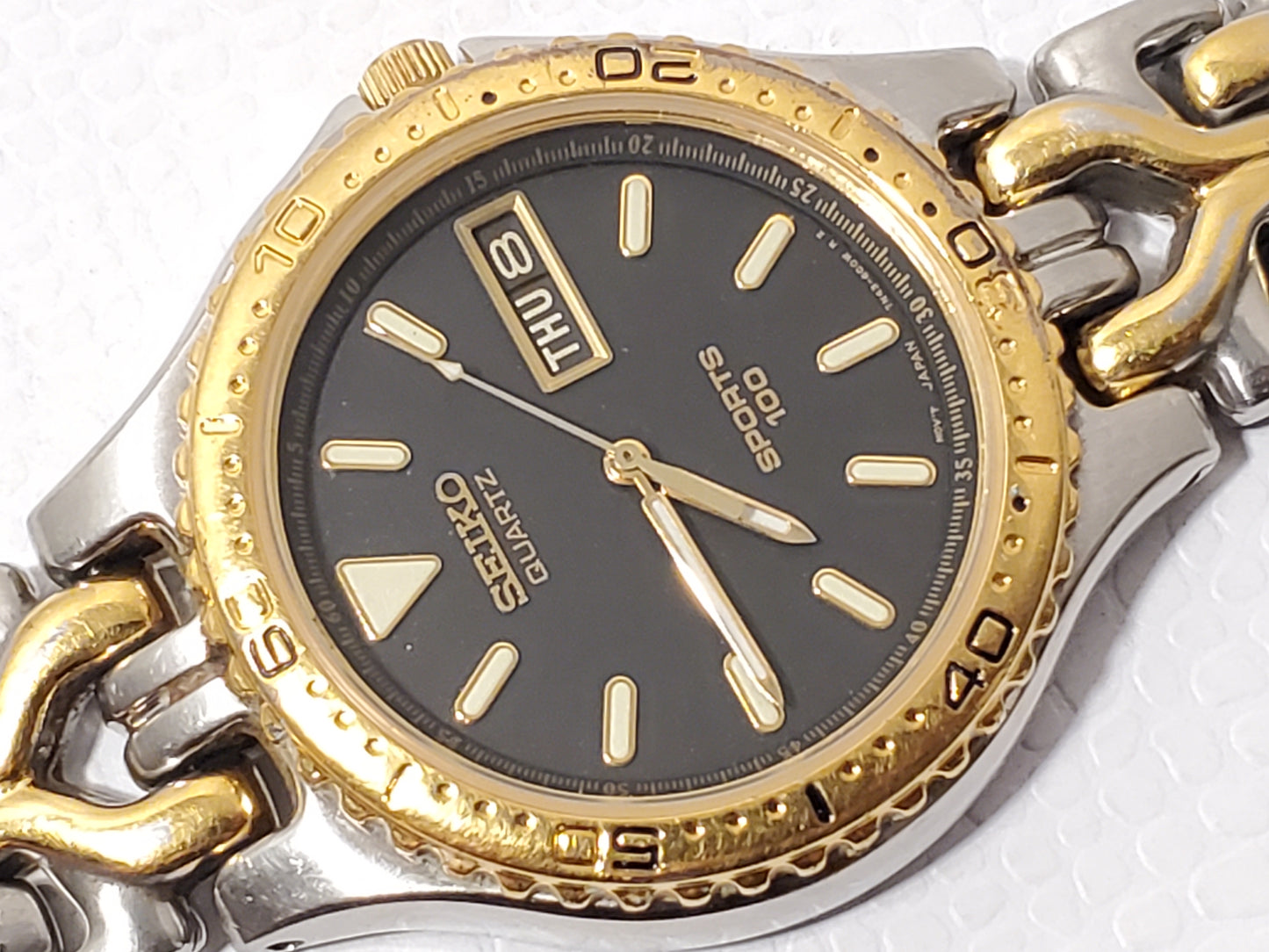 Vintage Seiko Men's Day Date Quartz Watch Black Dial Gold Tone Stainless Steel