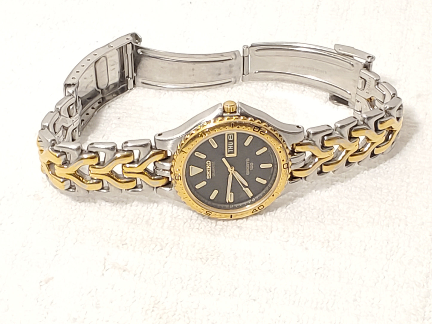 Vintage Seiko Men's Day Date Quartz Watch Black Dial Gold Tone Stainless Steel