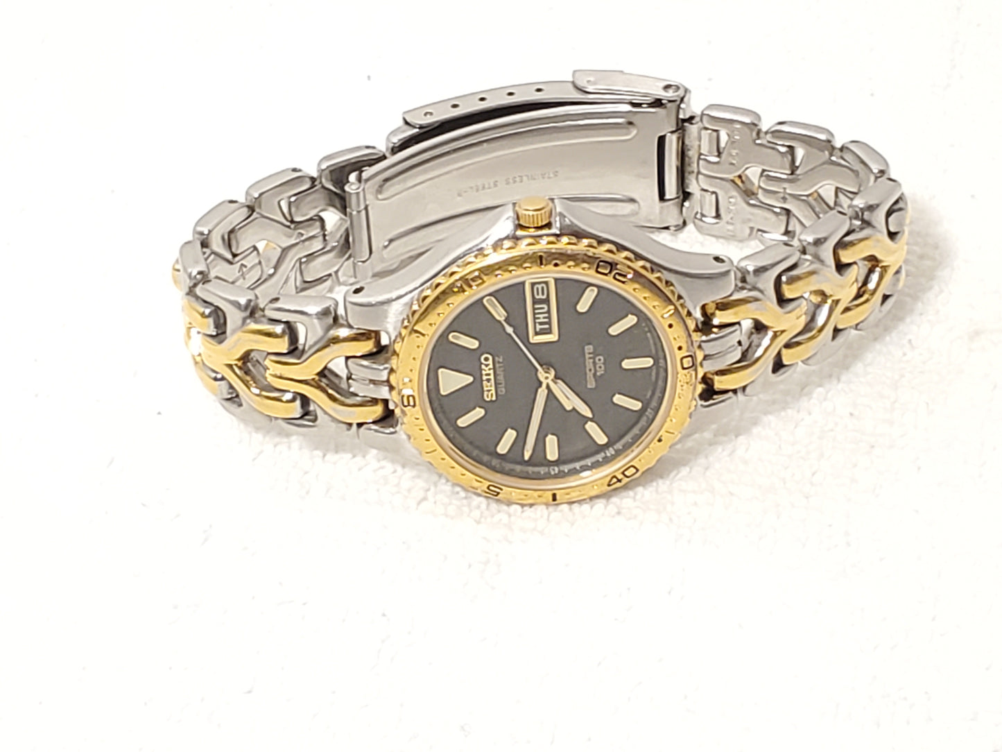 Vintage Seiko Men's Day Date Quartz Watch Black Dial Gold Tone Stainless Steel