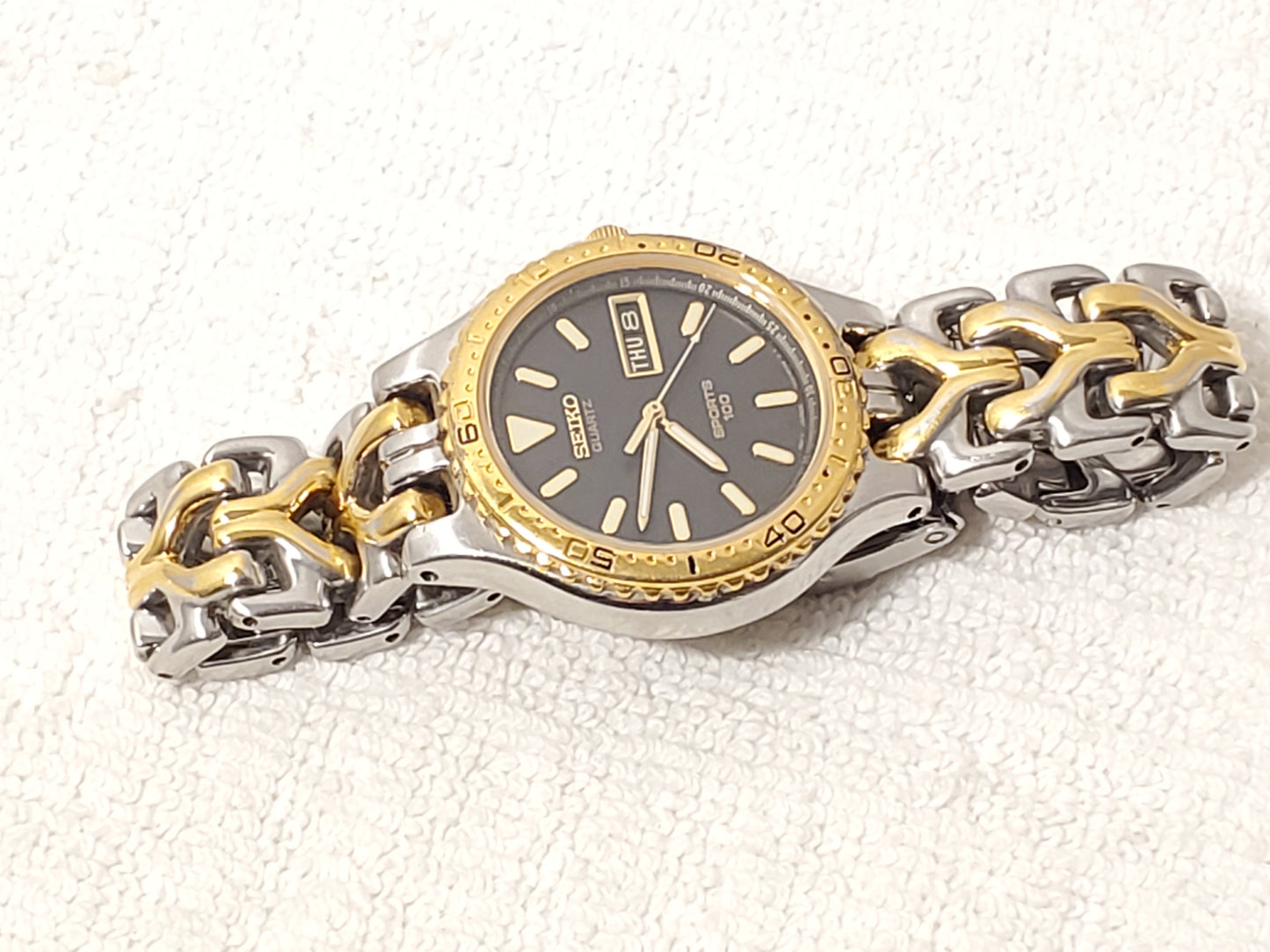 Vintage Seiko Men's Day Date Quartz Watch Black Dial Gold Tone Stainless Steel
