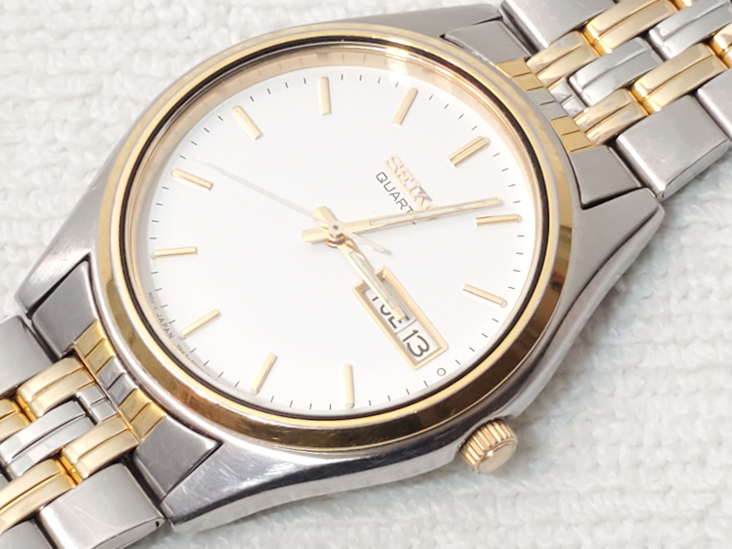 Vintage Seiko Men's Day Date Gold Tone Stainless Steel Quartz Watch White Dial