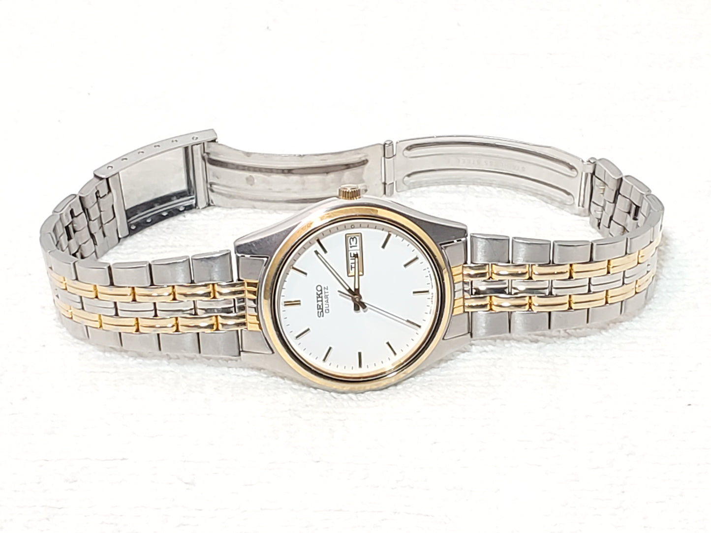 Vintage Seiko Men's Day Date Gold Tone Stainless Steel Quartz Watch White Dial