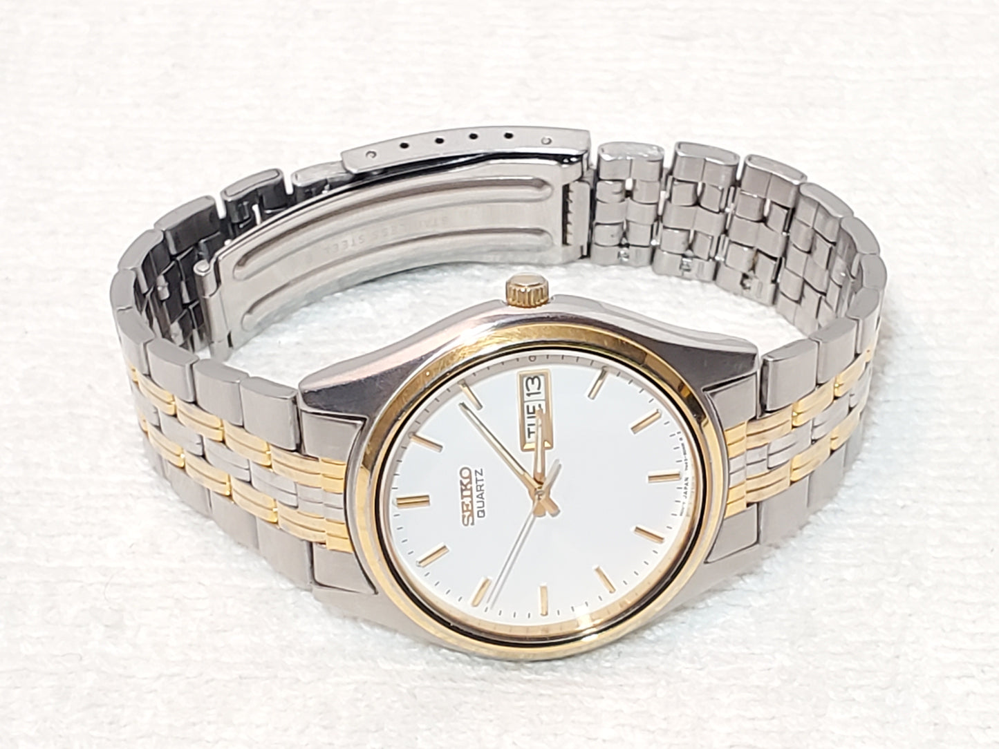 Vintage Seiko Men's Day Date Gold Tone Stainless Steel Quartz Watch White Dial