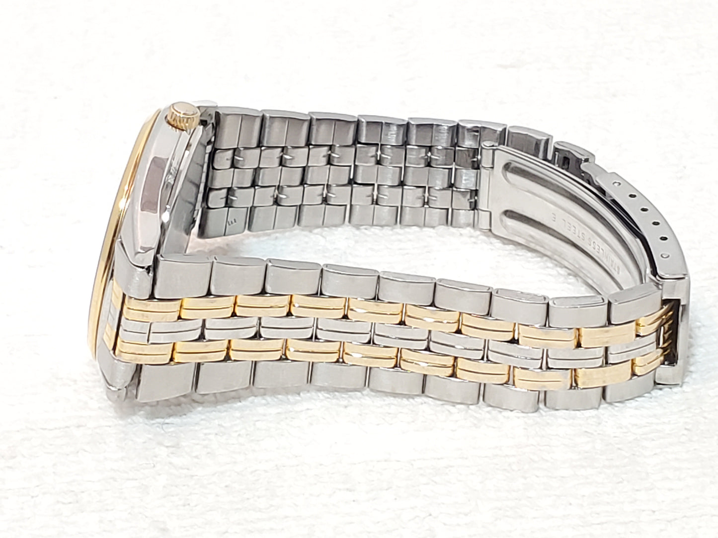 Vintage Seiko Men's Day Date Gold Tone Stainless Steel Quartz Watch White Dial