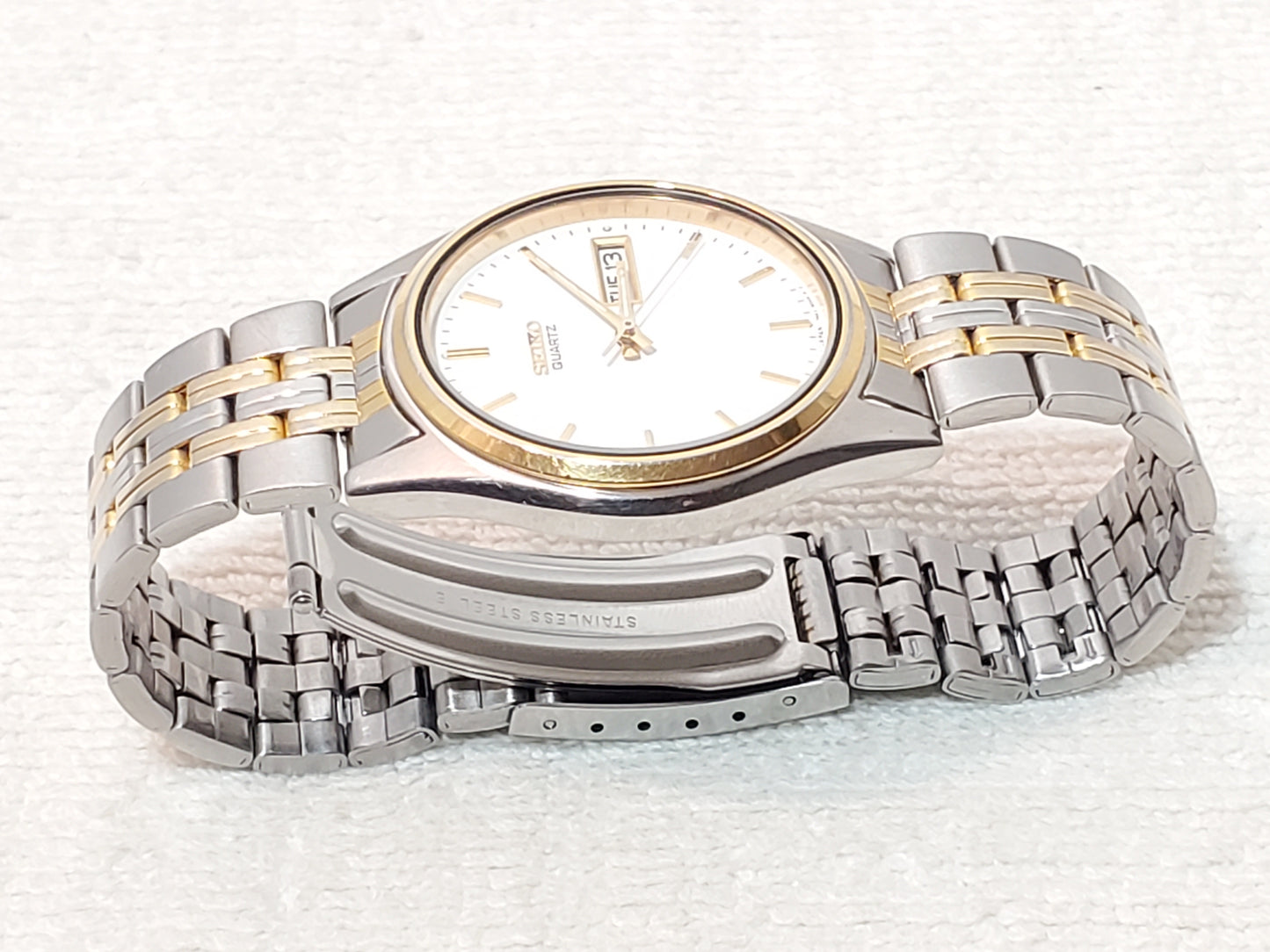 Vintage Seiko Men's Day Date Gold Tone Stainless Steel Quartz Watch White Dial