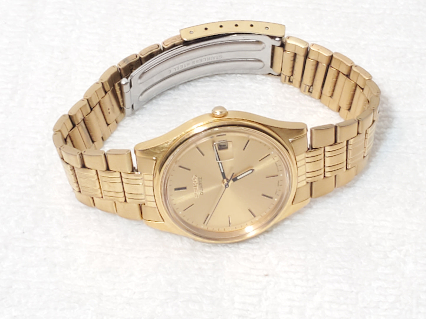Vintage Seiko Gold Tone Men’s Date Quartz Watch Stainless Steel WR 30 Meters