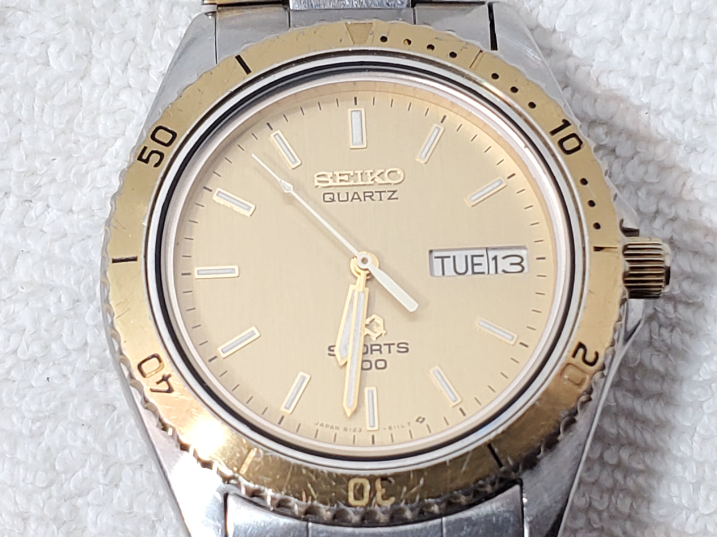 Vintage Seiko SQ Sports 100 Gold Tone Day Date Men's Watch Five Jewels S Steel