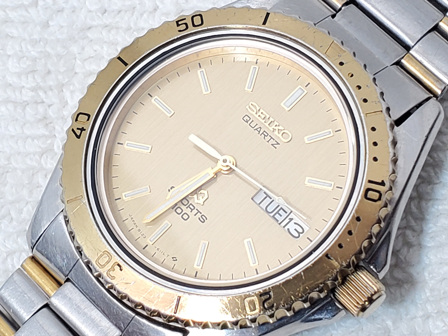 Vintage Seiko SQ Sports 100 Gold Tone Day Date Men's Watch Five Jewels S Steel