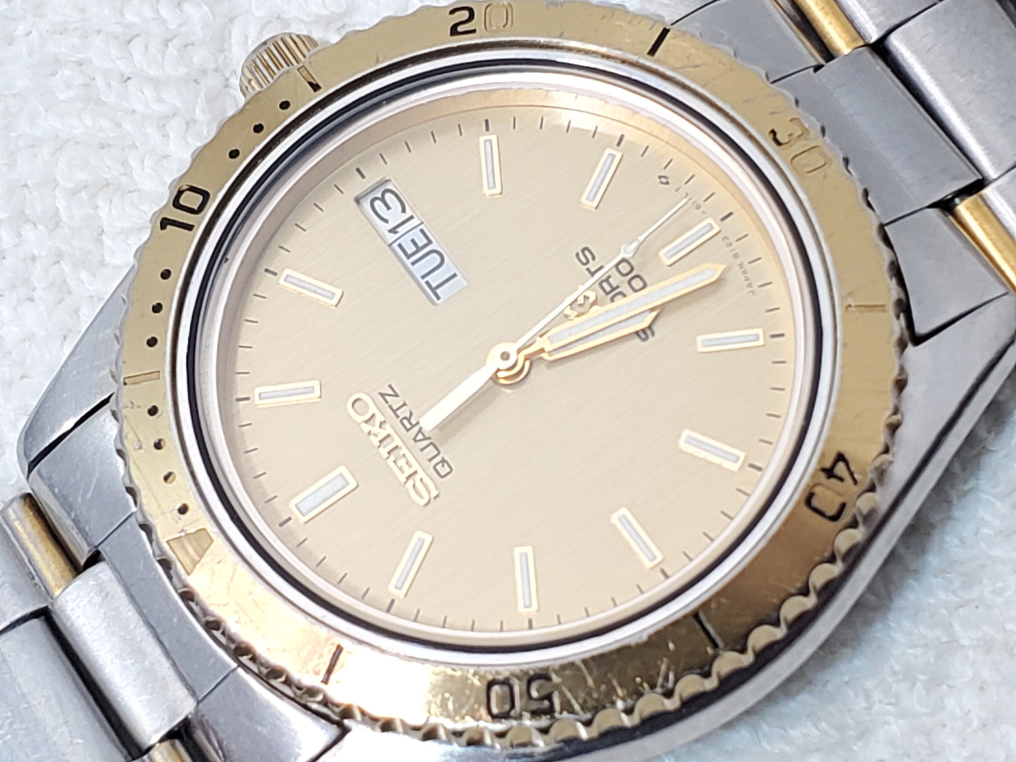 Vintage Seiko SQ Sports 100 Gold Tone Day Date Men's Watch Five Jewels S Steel