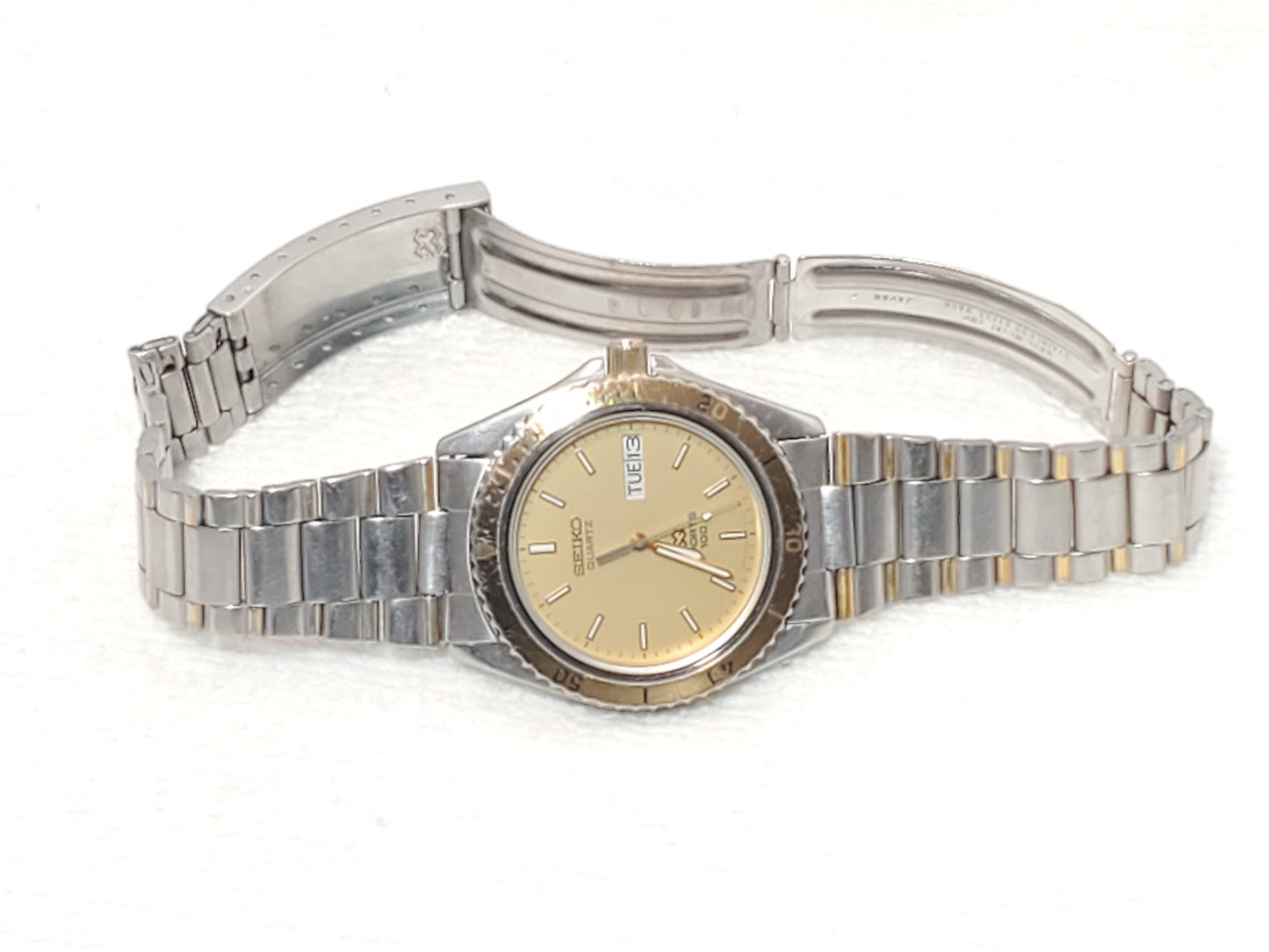 Vintage Seiko SQ Sports 100 Gold Tone Day Date Men's Watch Five Jewels S Steel