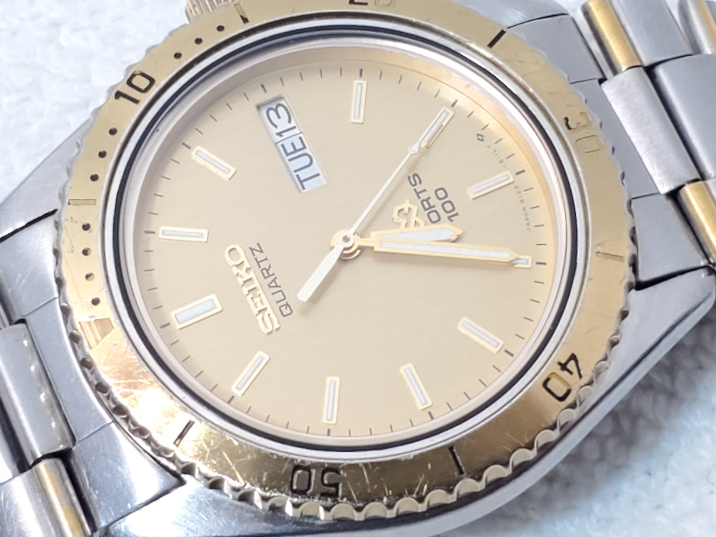 Vintage Seiko SQ Sports 100 Gold Tone Day Date Men's Watch Five Jewels S Steel