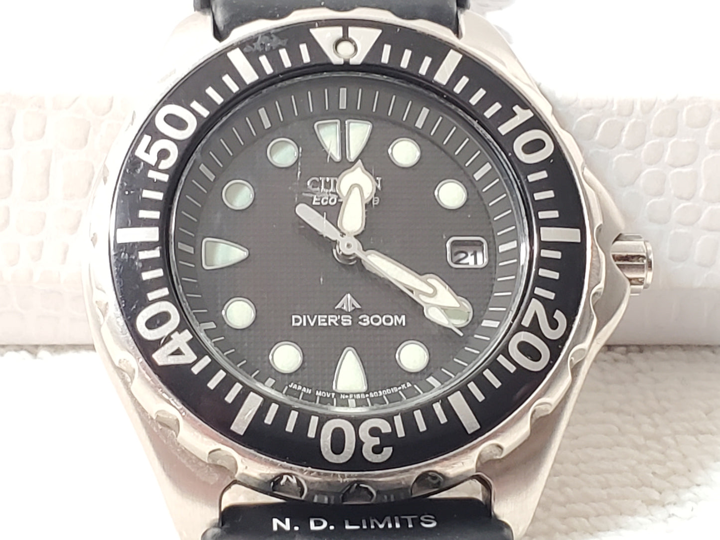 Vintage Citizen Eco Drive Promaster Diver 300 Meters Men's Date Watch Black SS