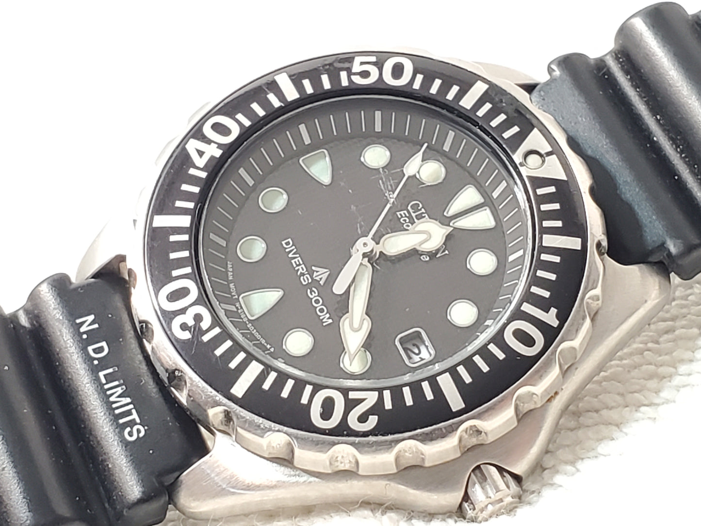 Vintage Citizen Eco Drive Promaster Diver 300 Meters Men's Date Watch Black SS
