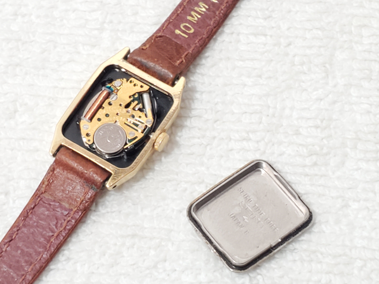 Vintage Seiko Women's Tank Quartz Watch Gold Plated Brown Strap Base Metal SS