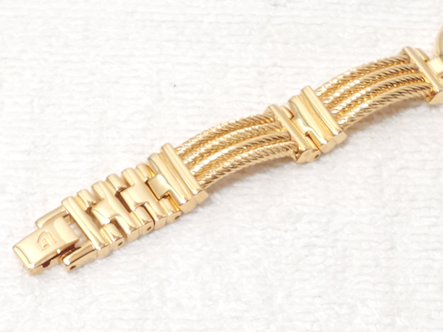 Vintage Gruen Women’s Gold Tone Quartz Watch White Dial Stainless Steel