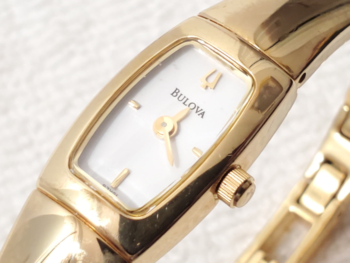 Vintage Bulova Women's Gold Tone Ivory Dial One Jewel Stainless Steel Watch