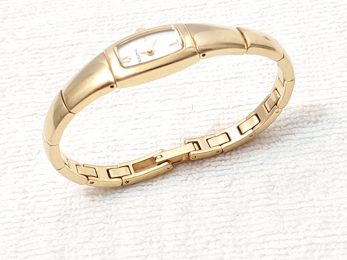 Vintage Bulova Women's Gold Tone Ivory Dial One Jewel Stainless Steel Watch