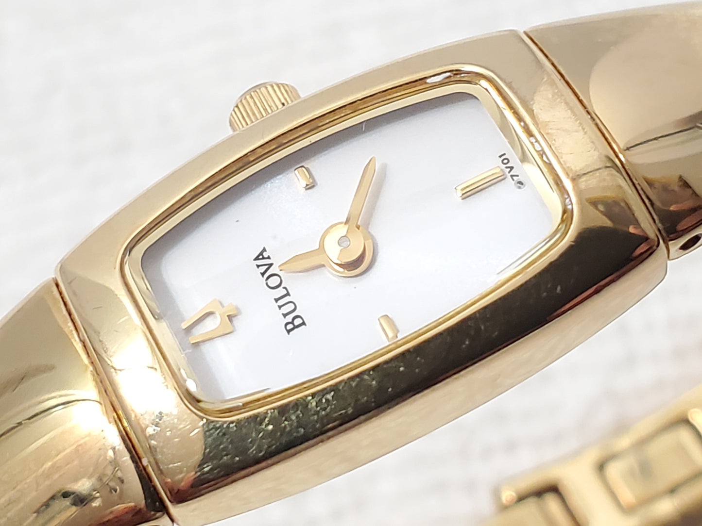 Vintage Bulova Women's Gold Tone Ivory Dial One Jewel Stainless Steel Watch