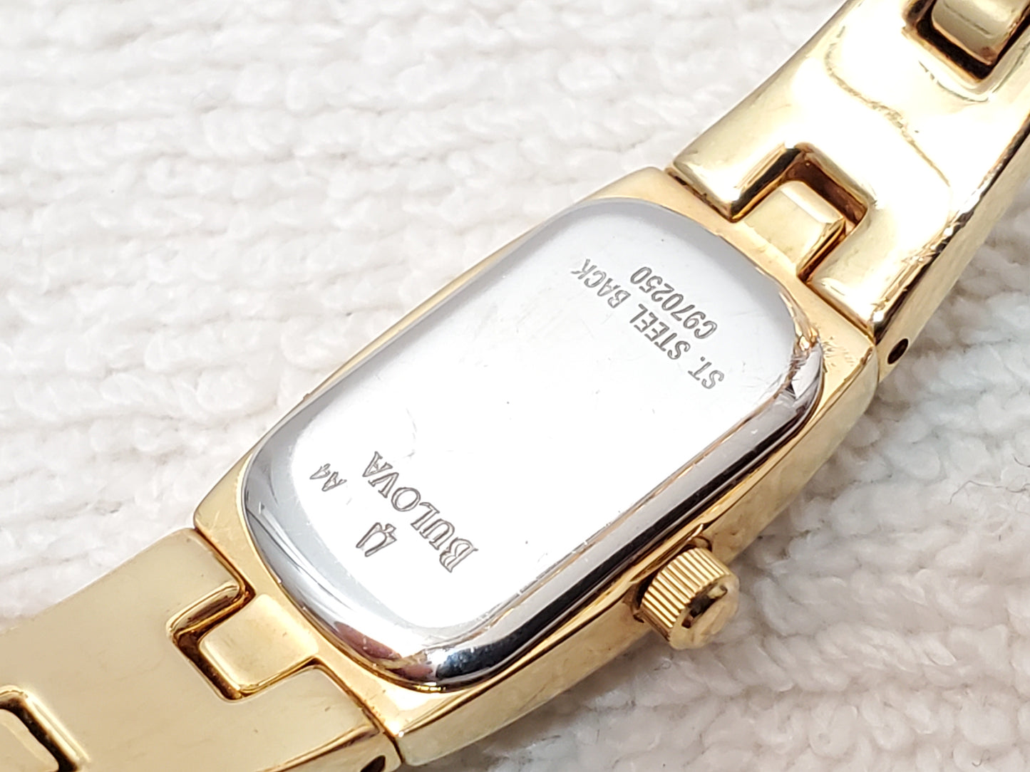 Vintage Bulova Women's Gold Tone Ivory Dial One Jewel Stainless Steel Watch