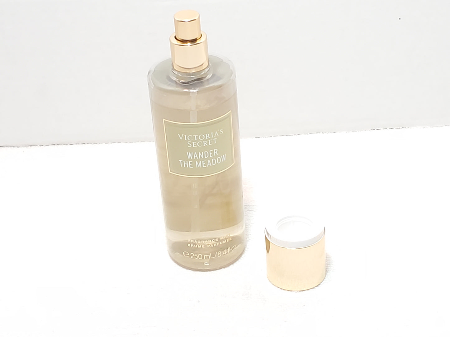 Victoria's Secret Wander The Meadow Fragrance Mist Women's 8.4 oz Bottle Spray