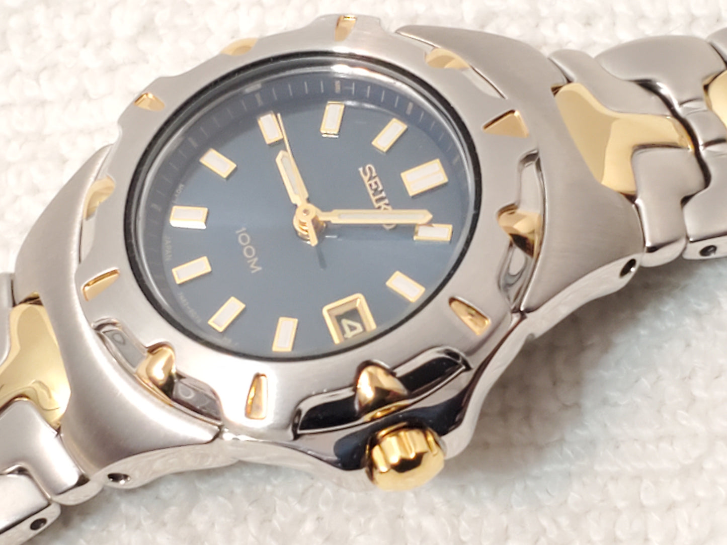 Vintage Seiko Gold Tone Stainless Steel Blue Dial Date Women Watch WR 100 Meters