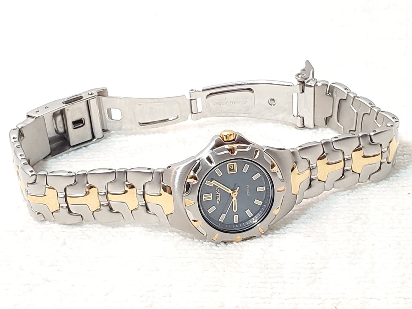 Vintage Seiko Gold Tone Stainless Steel Blue Dial Date Women Watch WR 100 Meters