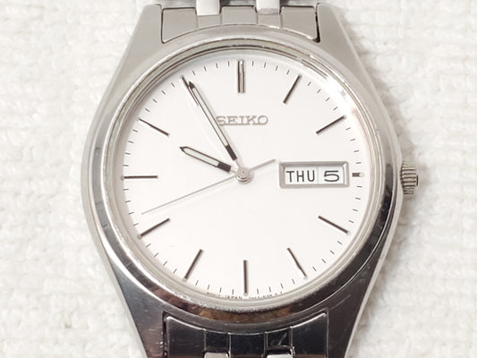 Vintage Seiko Men's Stainless Steel Day Date Quartz Watch One Jewel Silver Dial