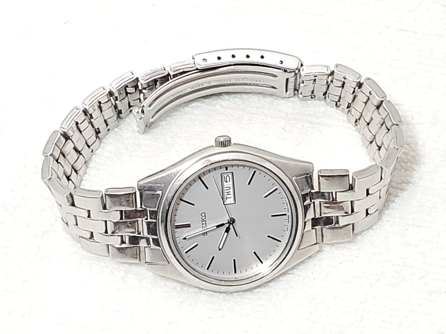 Vintage Seiko Men's Stainless Steel Day Date Quartz Watch One Jewel Silver Dial