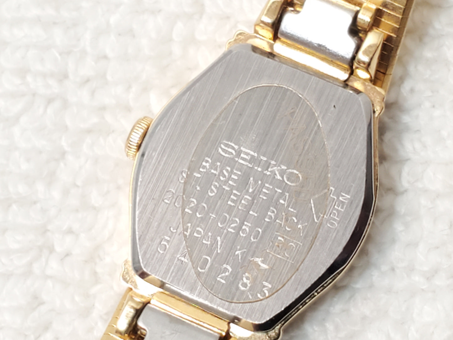 Vintage Seiko Women's Gold Plated Quartz Watch Two Jewels Champagne Dial S Steel