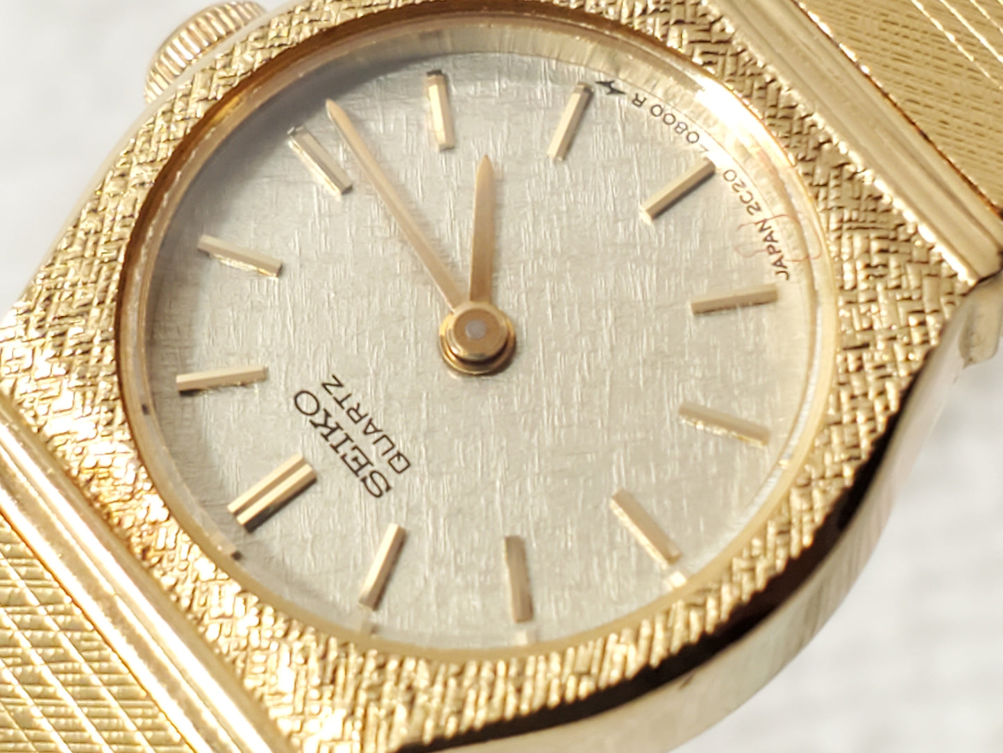 Vintage Seiko Women's Gold Plated Quartz Watch Two Jewels Champagne Dial S Steel