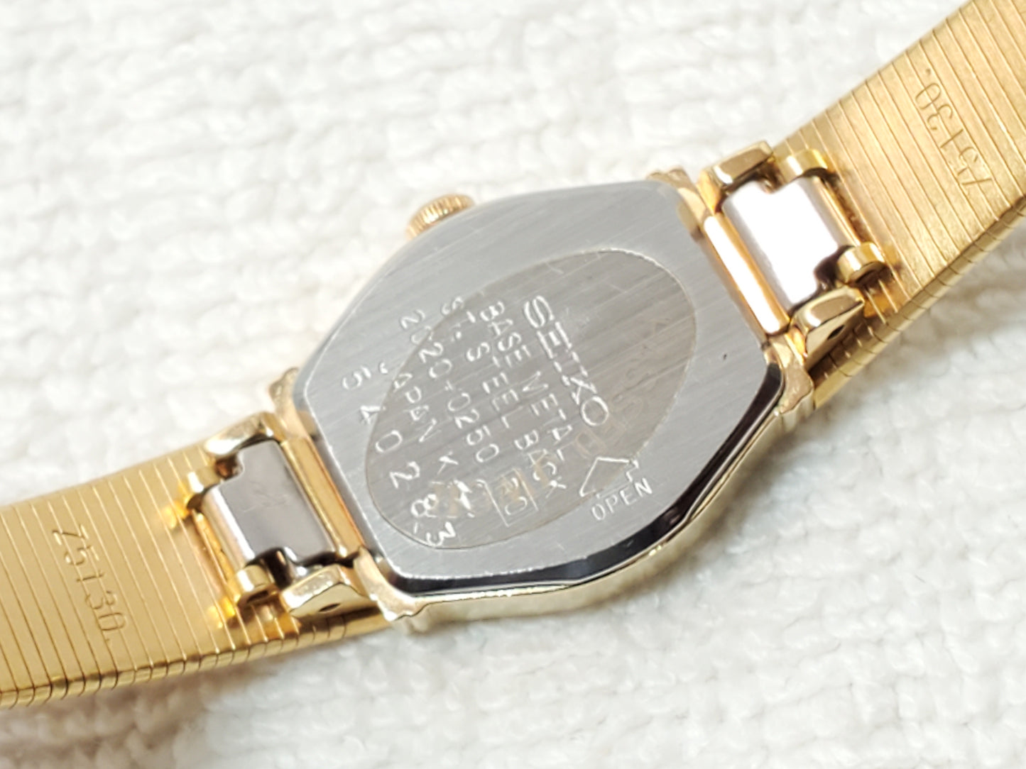 Vintage Seiko Women's Gold Plated Quartz Watch Two Jewels Champagne Dial S Steel