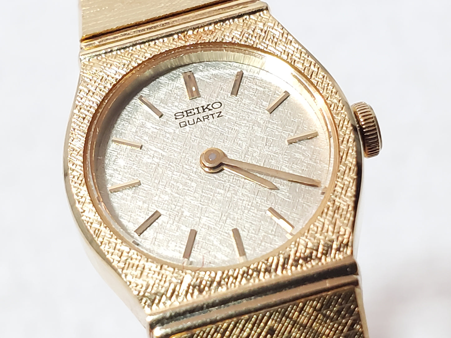 Vintage Seiko Women's Gold Plated Quartz Watch Two Jewels Champagne Dial S Steel