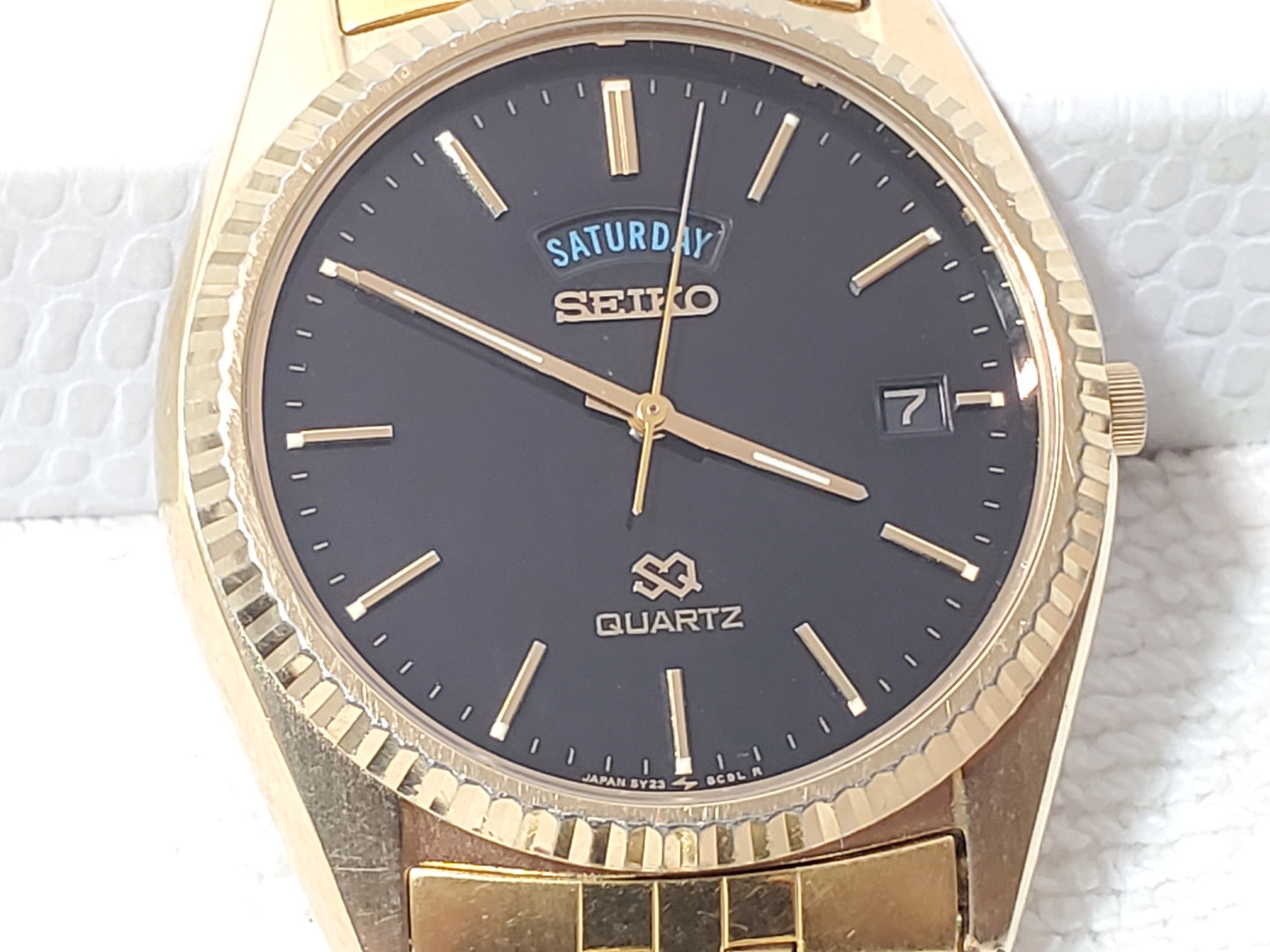 Vintage Seiko SQ Men's Day Date Gold Tone Watch Black Dial One Jewel S Steel