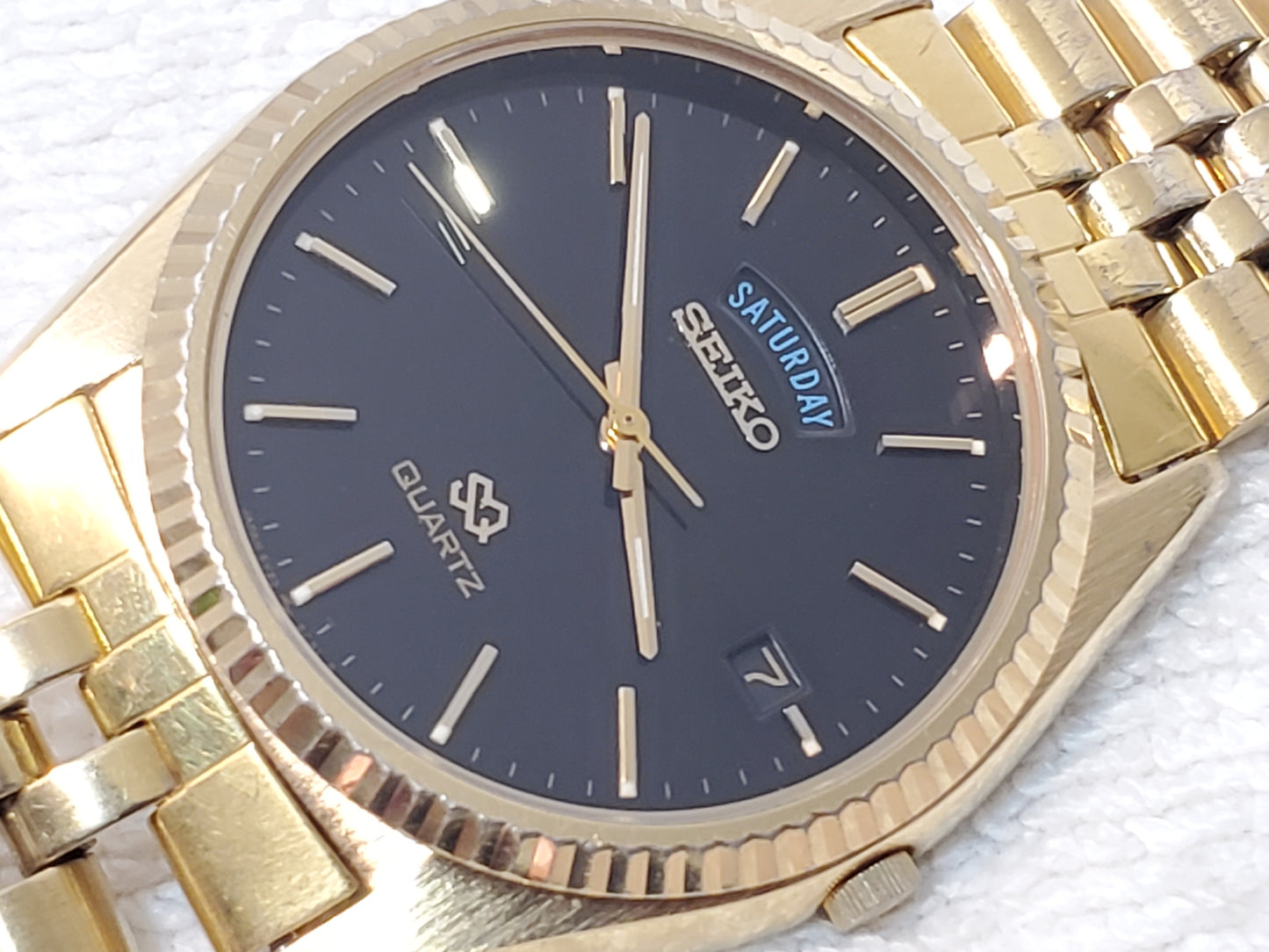 Vintage Seiko SQ Men's Day Date Gold Tone Watch Black Dial One Jewel S Steel