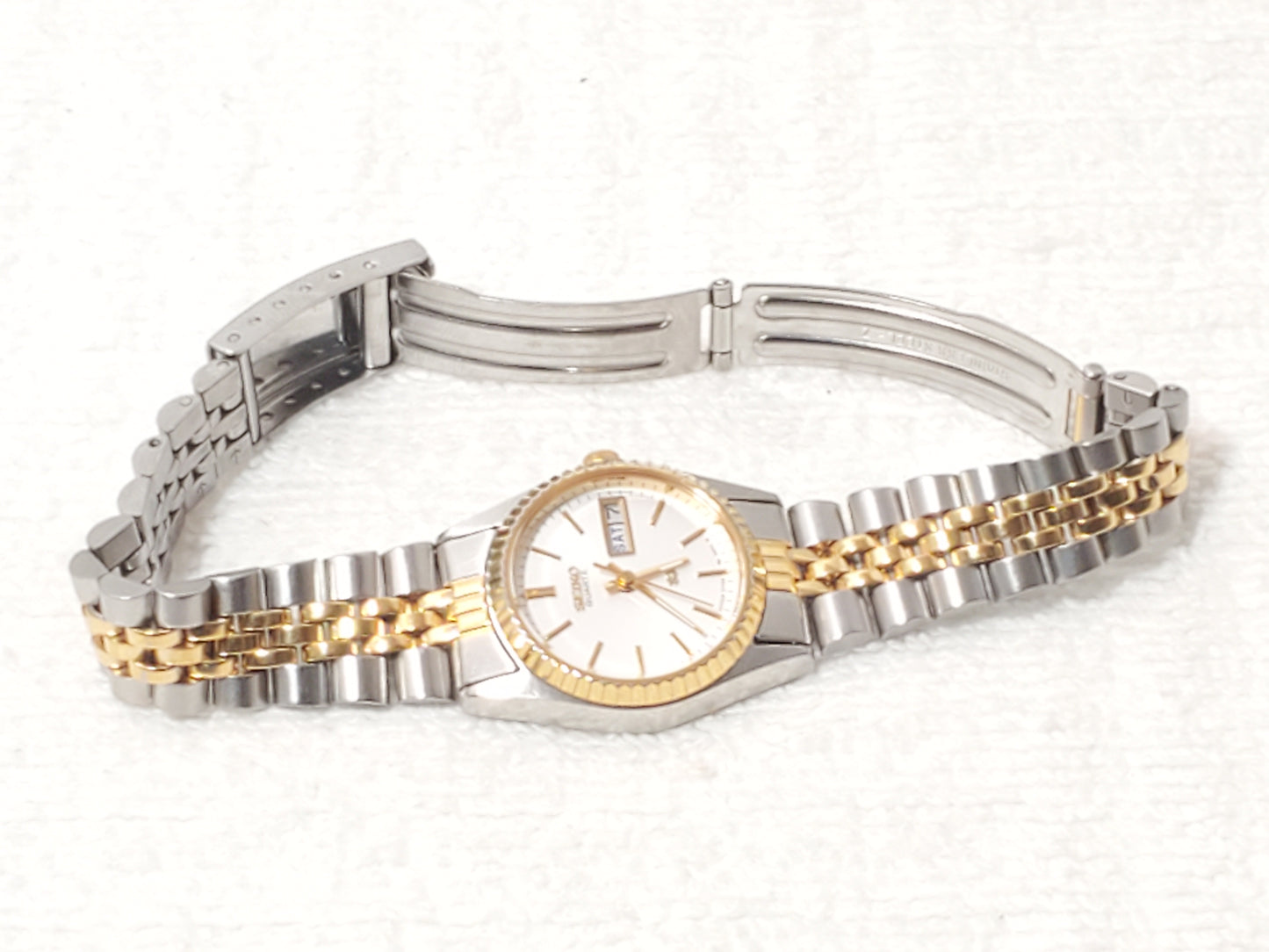 Vintage Seiko SQ Presidential Women's Gold Tone Day Date Watch 1 Jewel S Steel