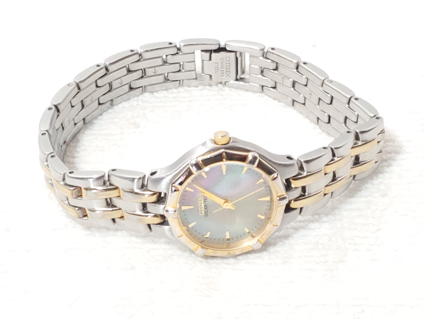 Vintage Citizen Eco Drive Mother of Pearl Dial Women's Watch Gold Tone S Steel