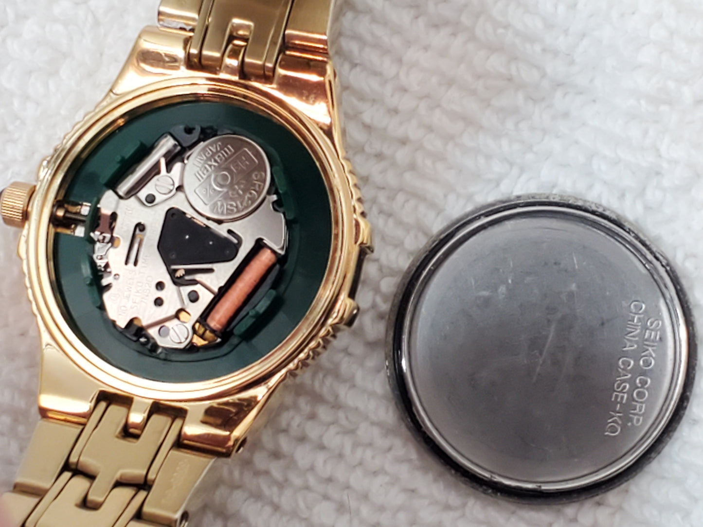 Vintage Seiko Women's Gold Tone Date Watch Diamonds Mother Pearl Dial Sapphire