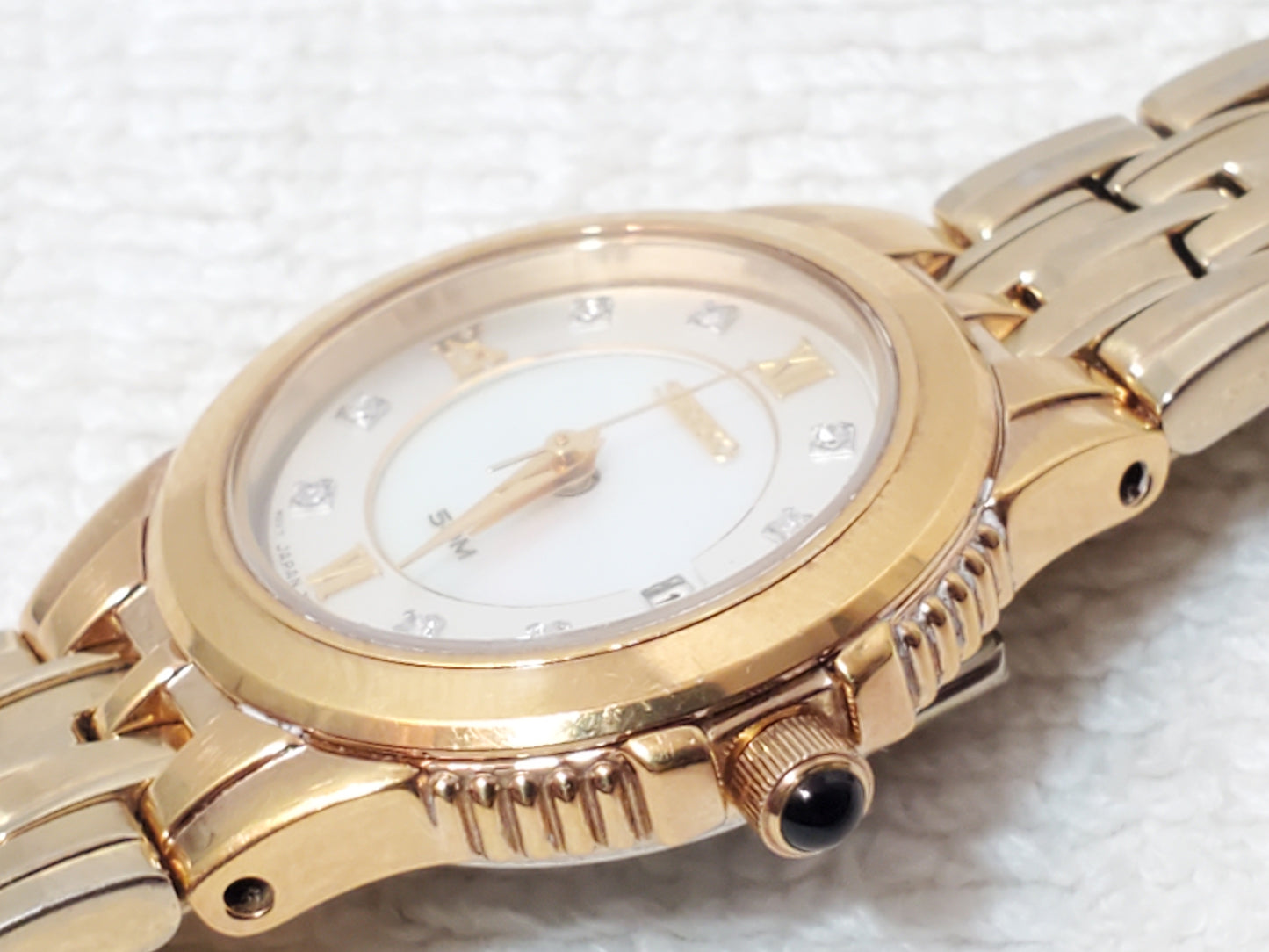 Vintage Seiko Women's Gold Tone Date Watch Diamonds Mother Pearl Dial Sapphire